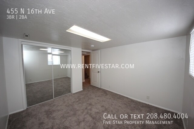 Building Photo - 3 Bedroom Home Available in the University...