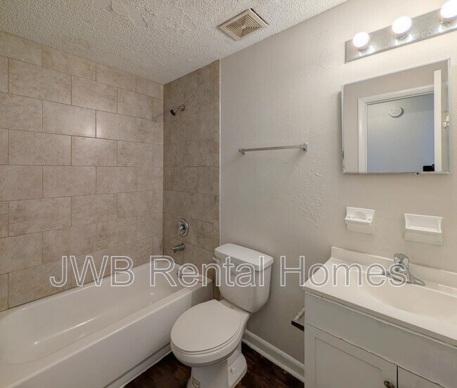 Building Photo - 5202 La Ventura Ct E