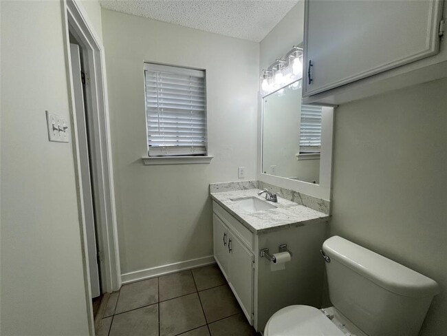 Building Photo - 2609 Cheyenne Dr