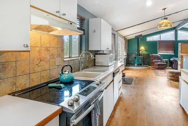 Building Photo - Pets Negotiable, Open Floor Plan and Stora...