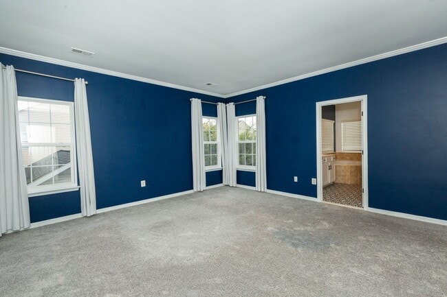 Building Photo - 4 bed, 2.5 bath Single Family Home in Char...