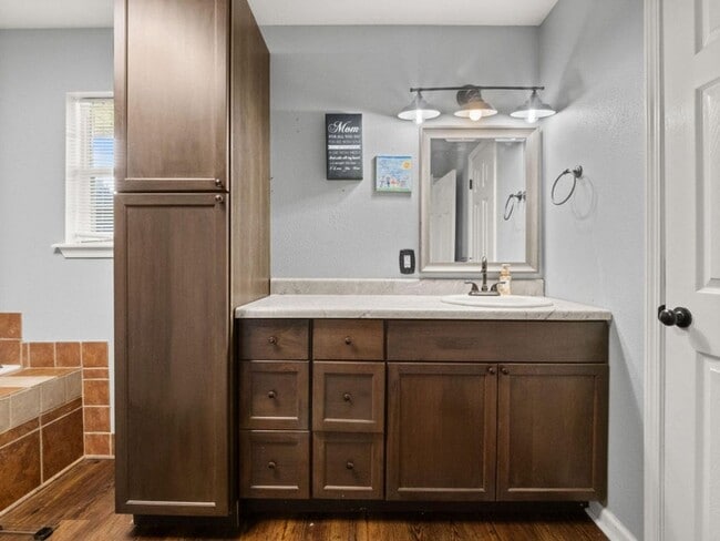 Building Photo - 146 R Allen Rd