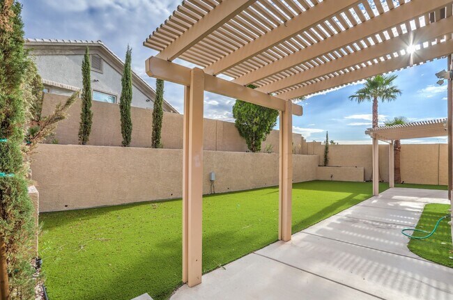 Building Photo - Luxury 5-Bedroom Home in Guard-Gated Community with 3-Car Garage