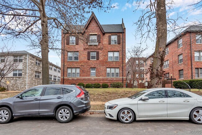 Building Photo - 7557 Buckingham Dr