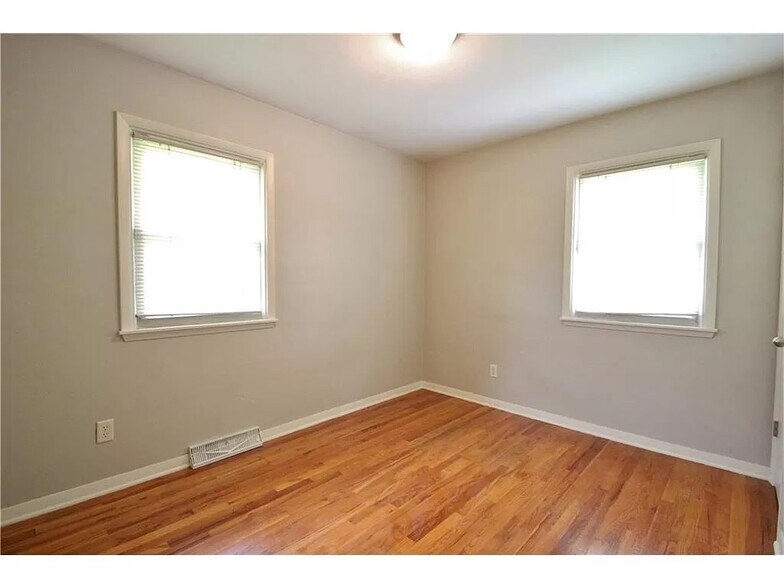 Building Photo - 3901 SW 7th St