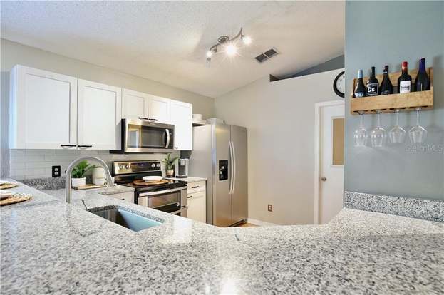 Building Photo - 10005 Cypress Meadows Ln