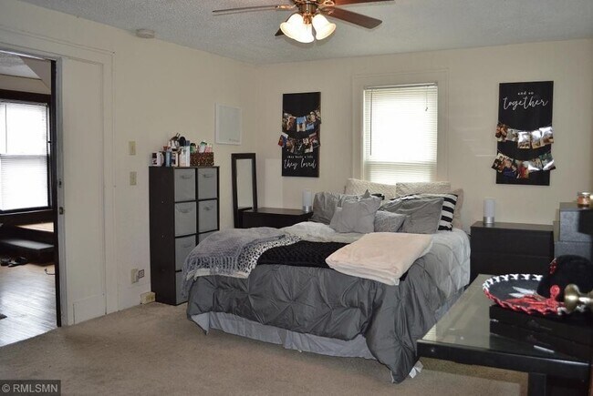 Building Photo - 221 7th Ave S