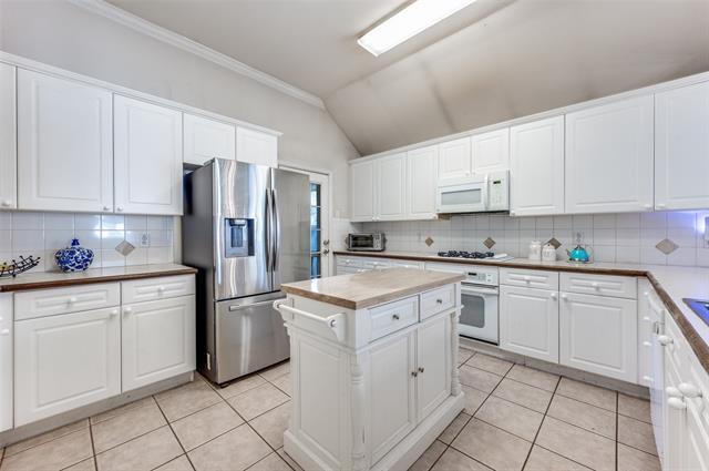 Building Photo - 402 Horse Shoe Dr