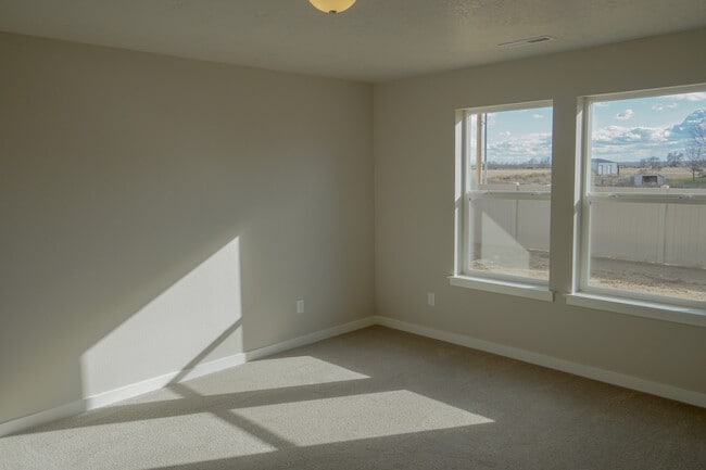 Building Photo - 2814 N Cherry Grove Way
