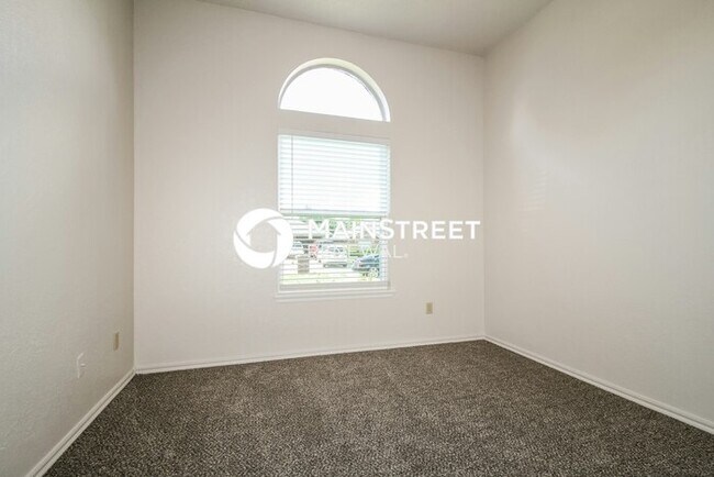 Building Photo - 3 Bedroom Pet-Friendly Home in OKLAHOMA CI...