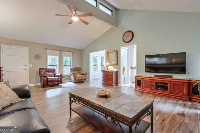 Building Photo - 428 Riverlake Ct