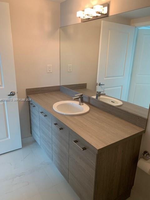 Building Photo - 400 Sunny Isles Blvd