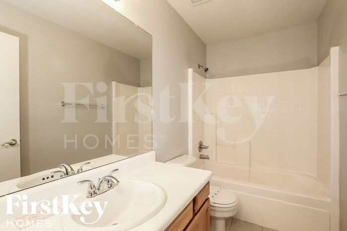 Building Photo - 15893 W Statler St
