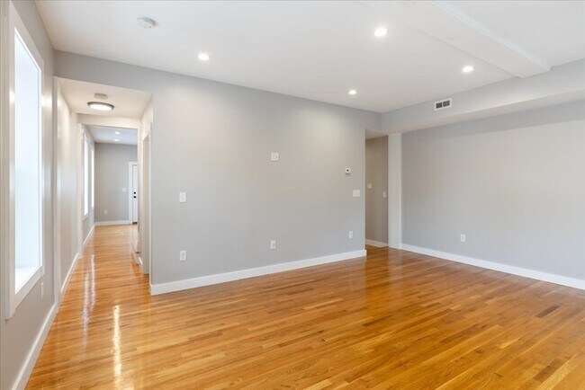 Primary Photo - 151 Clark St