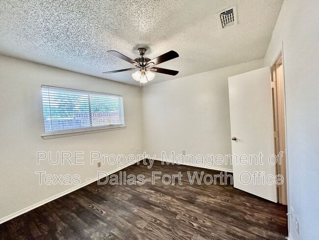 Building Photo - 409 Cousins Ln