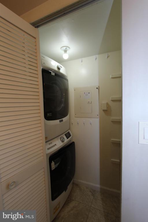 Building Photo - 5220 Ravens Crest Dr