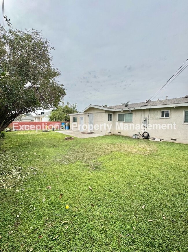 Building Photo - Ready to move in 3 bed 2 bath home