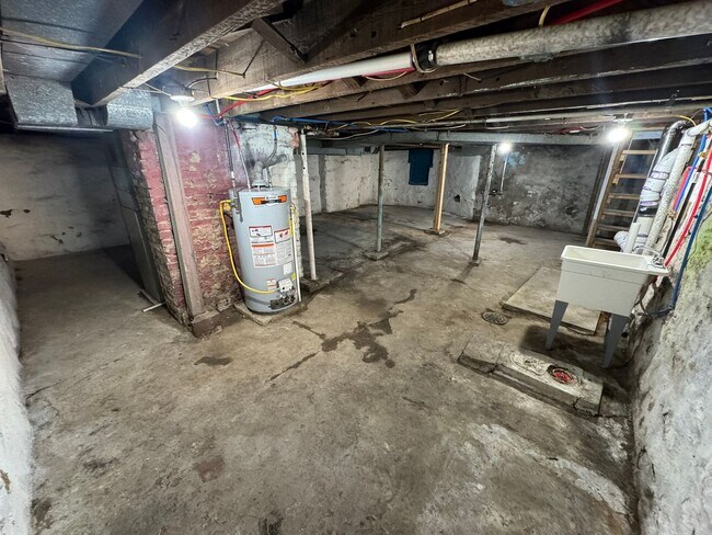 Building Photo - Enormous Completely Updated 4-Bedroom 1-Bath House w/ Flat Yard!!!