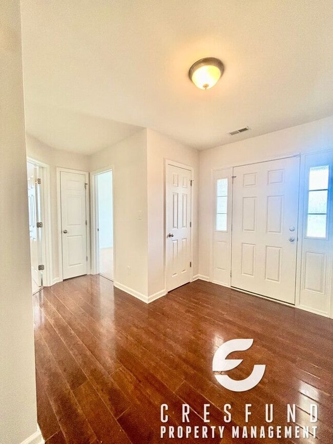 Building Photo - Freshly Painted and Spacious 4 Bedroom, 3 ...
