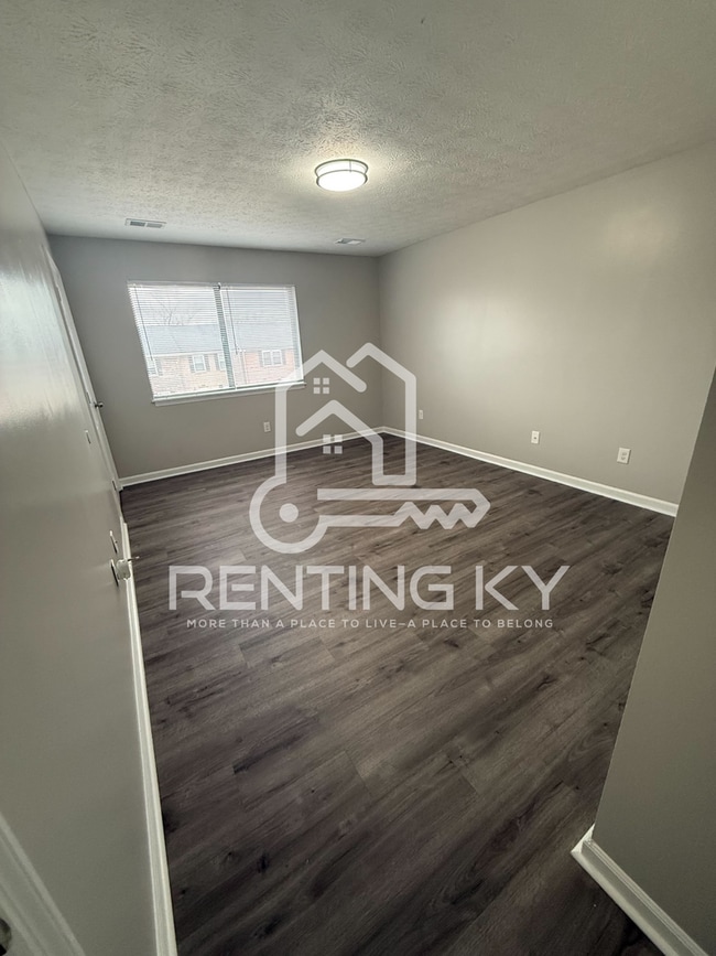 Building Photo - 117-119 Lakeview Drive