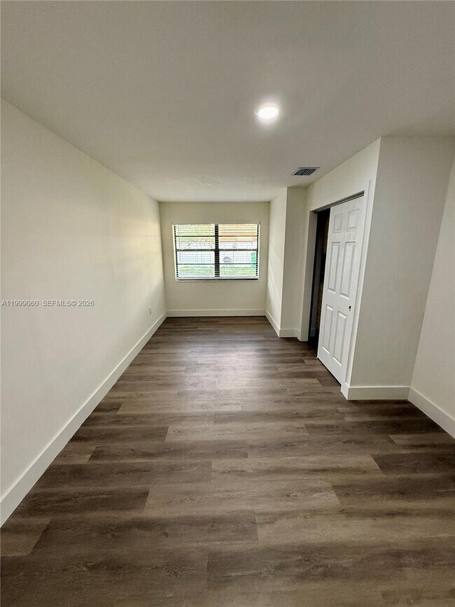 Building Photo - 1731 Alcazar Dr