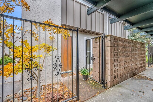 Building Photo - "Charming 2-Bed Condo Oasis in Walnut Cree...