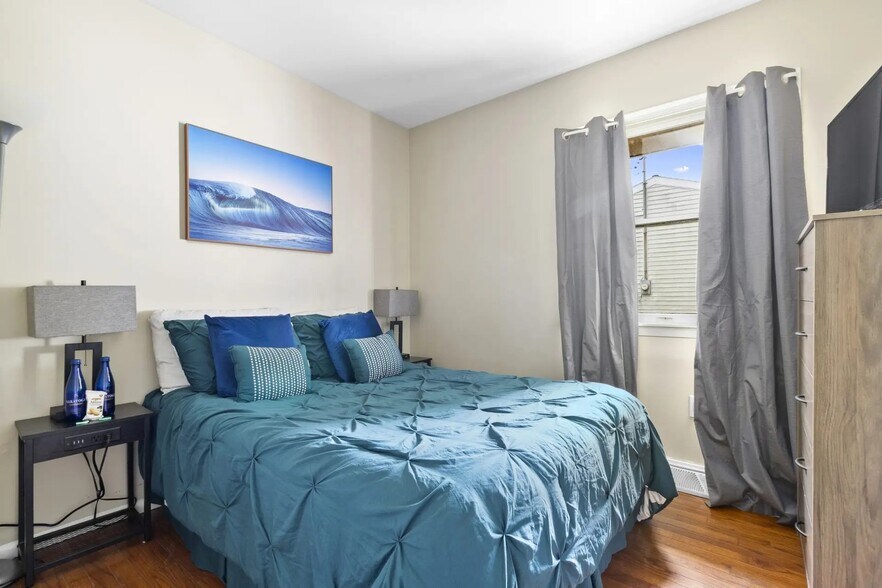 Building Photo - 4 Hathorn St