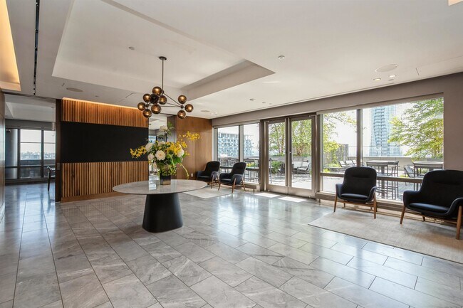 Building Photo - 75 Park Ln S