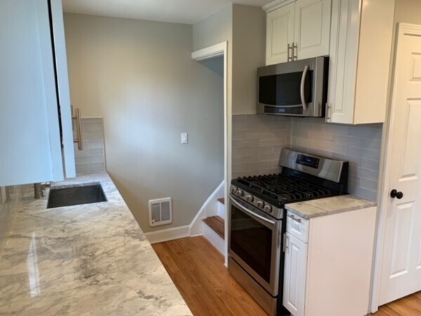 Building Photo - 81 Clare Ave