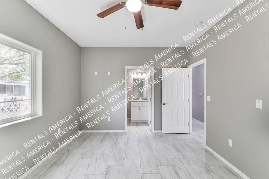 Building Photo - 1625 N Mountain View Ave