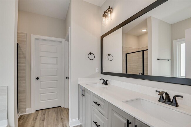 Building Photo - 136 Tanager Ln