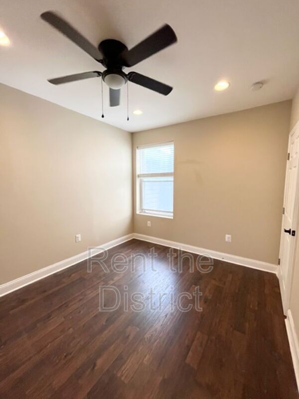 Building Photo - 318 Seaton Pl NE