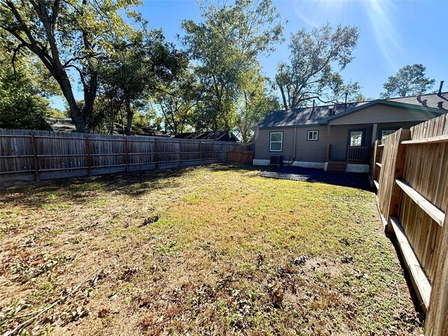 Building Photo - 406 McPhail St