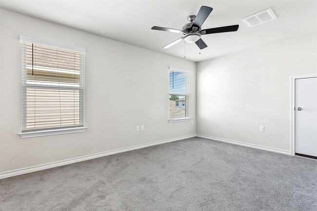 Building Photo - 12104 Cimaizon Dr