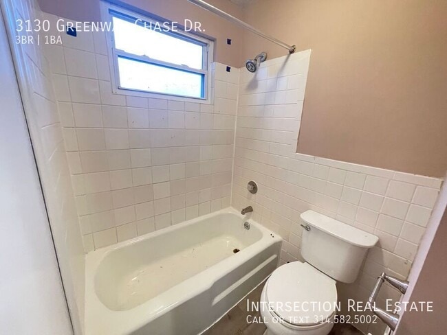 Building Photo - 3130 Greenway Chase Dr