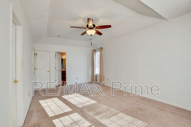 Building Photo - 214 Jouster Way