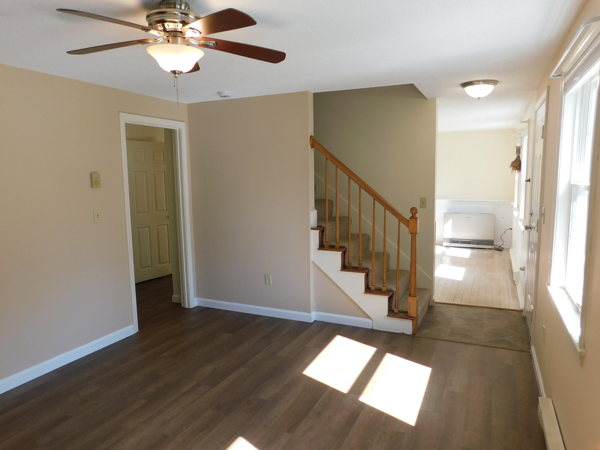 Building Photo - 4 Willow Creek Ln