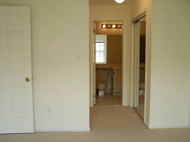 Building Photo - 40 Walnut St