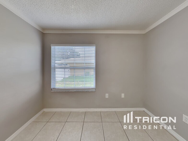 Building Photo - 24 Pineland Ln