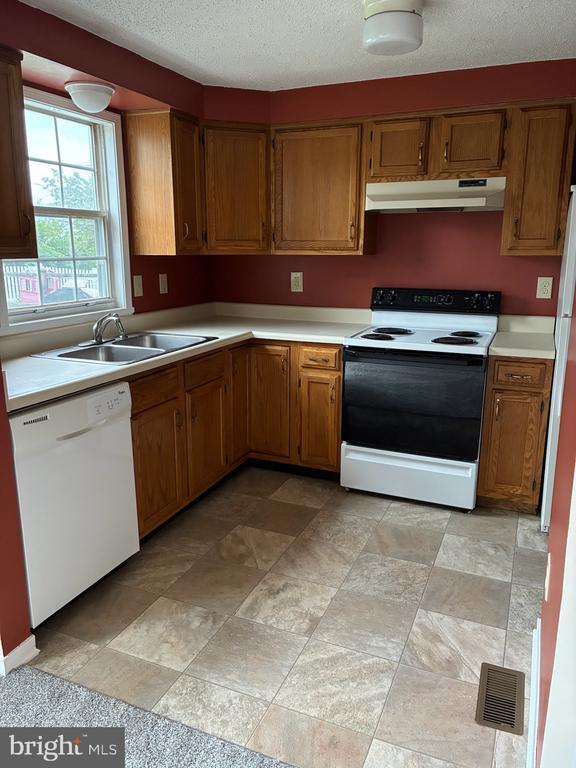 Building Photo - 1537 Violet Dr