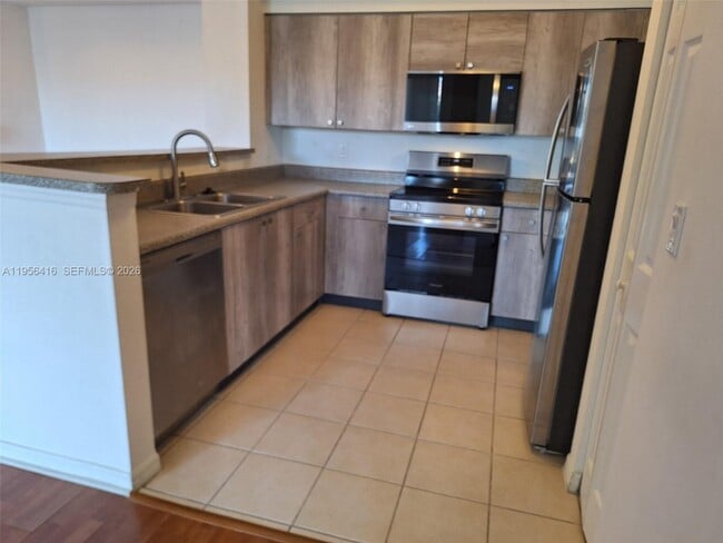 Building Photo - 2240 E Preserve Way