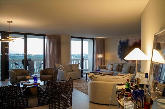 Building Photo - 2000 Island Blvd