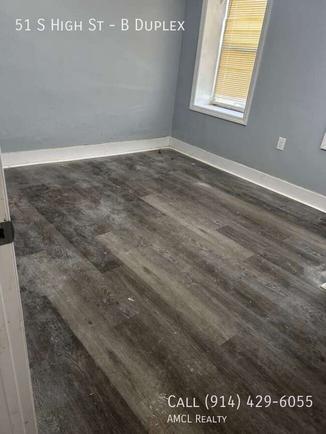 Building Photo - 51 S High St