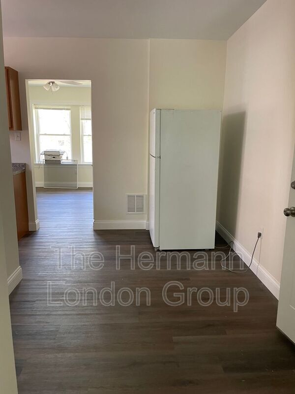Building Photo - 4544 Flad Ave