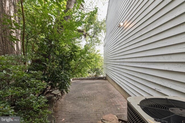 Building Photo - 218 Rector St