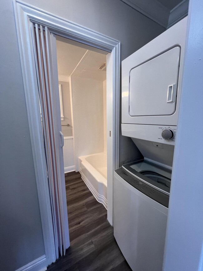 Building Photo - 101 S Golfview Rd