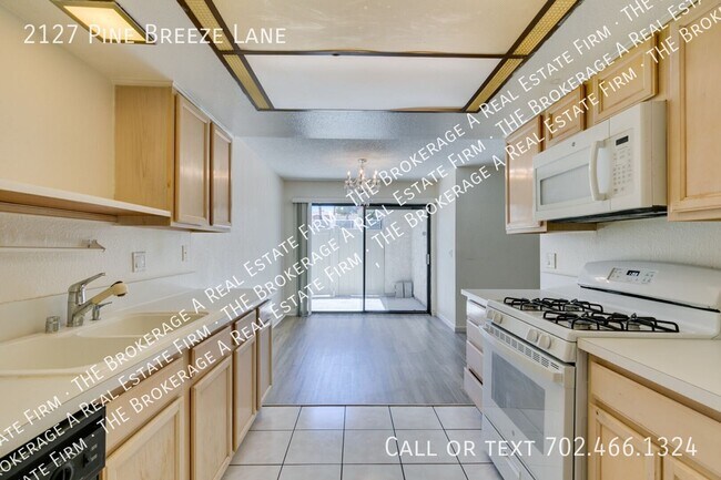 Building Photo - 2127 Pine Breeze Ln