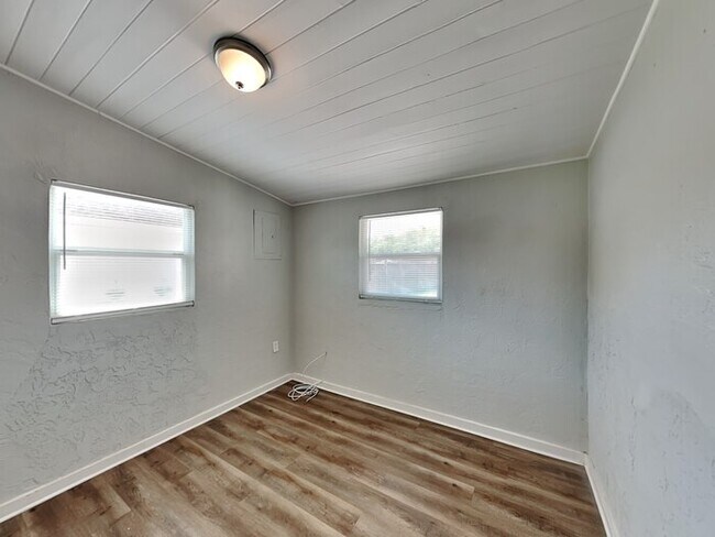 Building Photo - 3Bed/2Bath Home in Sarasota