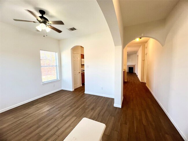 Building Photo - 804 N Creek Blvd