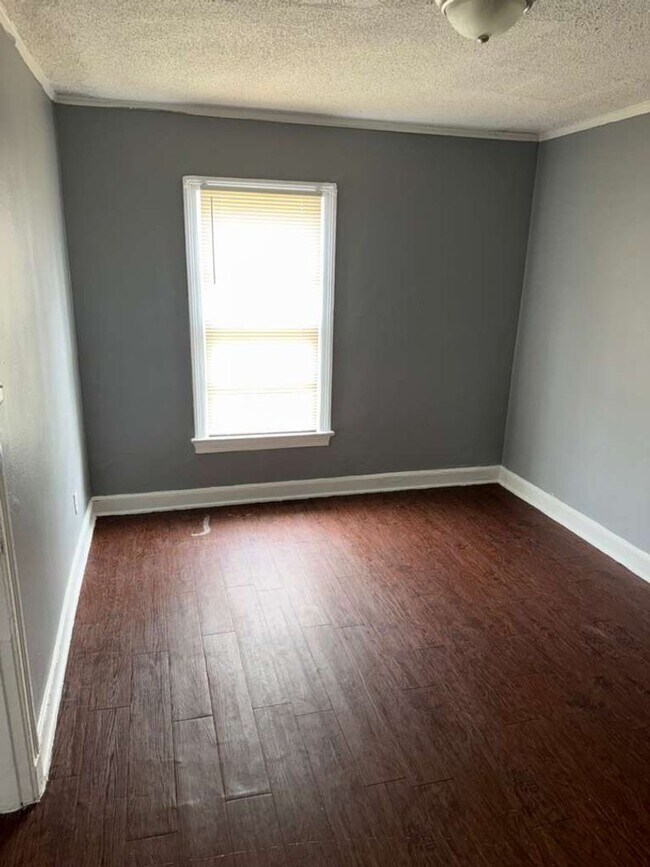 Building Photo - 2283 Poe Ave